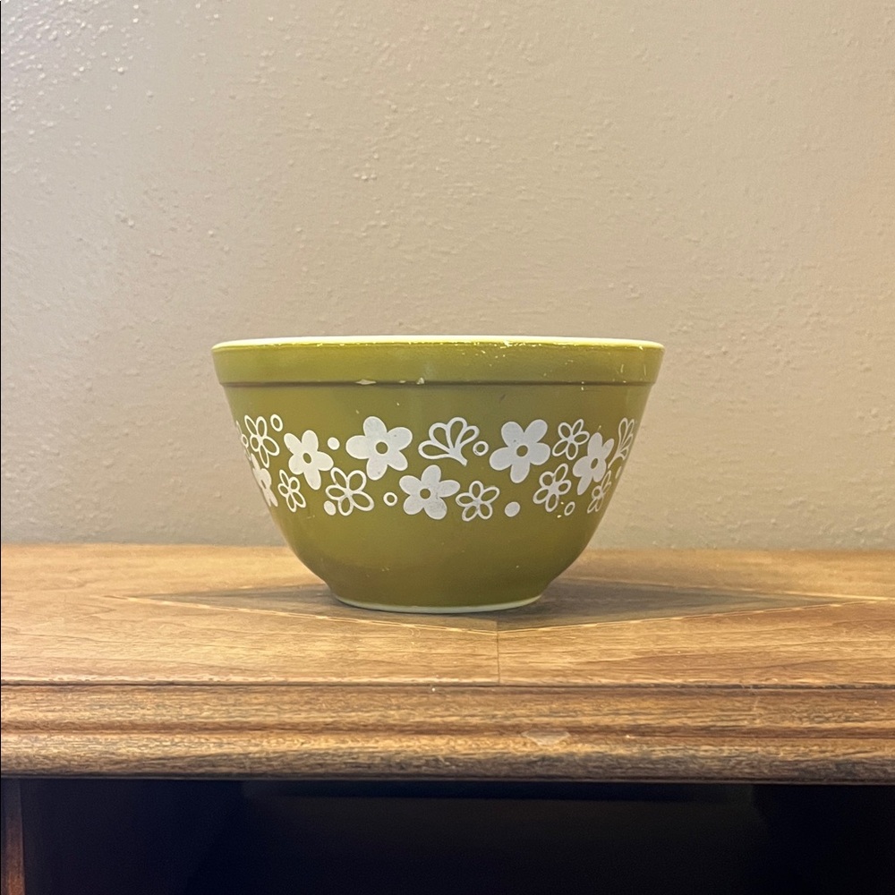 Vintage Crazy Daisy Pyrex bowl
